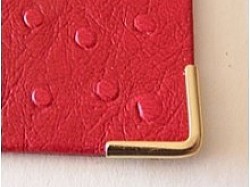 LIQUIDATION DU STOCK / Réf.CT8 / LOT 4 Coins laitonnés / 15 mm x 1 mm / 2 disponibles / 1,00 €