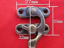 Réf.CT6 / Fermoir à bascule / Avec vis/ Bronze / 1 disponible / 4,00 €