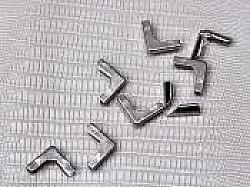 LIQUIDATION DU STOCK / Réf.CFP20 / Coins à vis x 4 / Nickel / 2 lots disponibles / 1,00 €